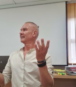 Wojciech R. Brania podczas szkolenia dla kadry zarządzającej w Krakowie